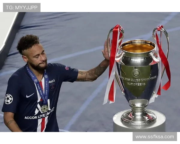 内马尔巴萨三冠王时刻